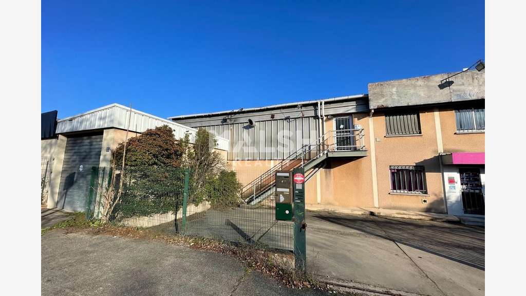 Local d'activités 255m² à louer à Villeurbanne