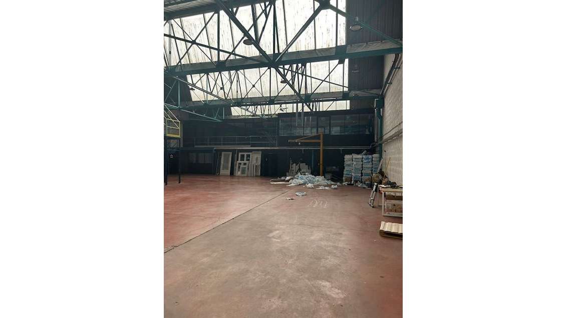 A louer entrepôt de 994m² en zi à Villeurbanne