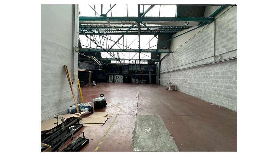 Local d'activité 994m² à louer à Villeurbanne