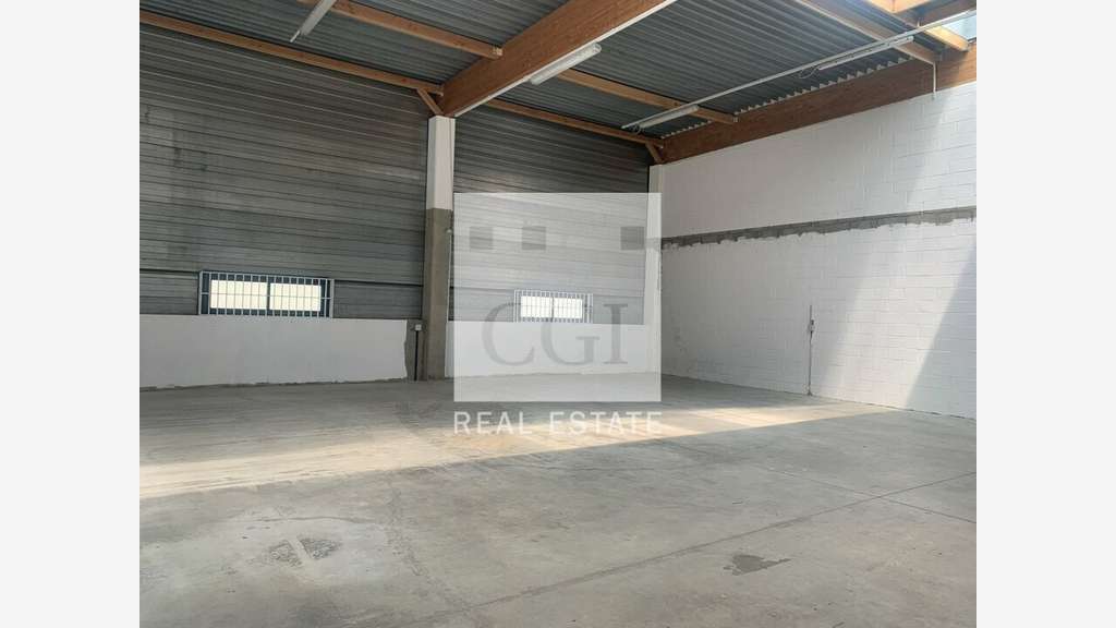 Locaux de 275 à 636m² à louer à Villeurbanne