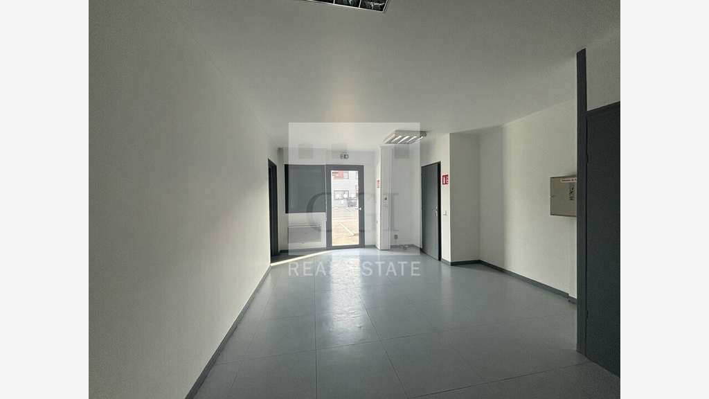 Locaux de 275 à 636m² à louer à Villeurbanne