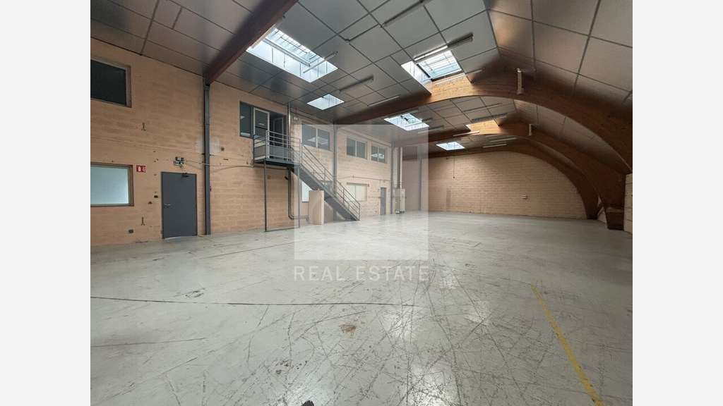 Locaux de 275 à 636m² à louer à Villeurbanne