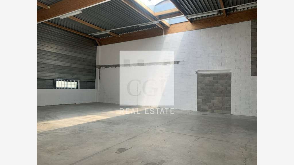 Locaux de 275 à 636m² à louer à Villeurbanne