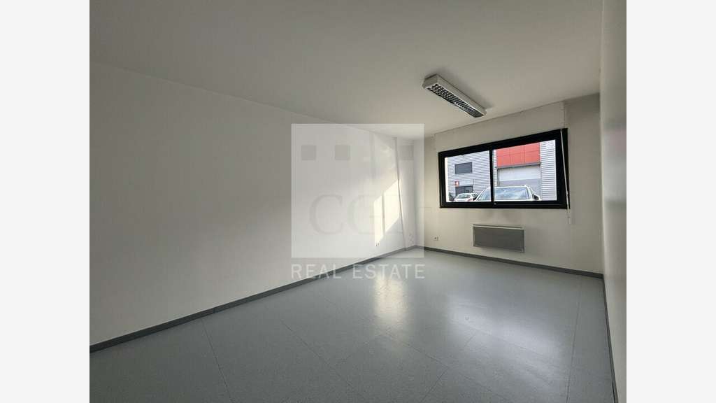 Locaux de 275 à 636m² à louer à Villeurbanne