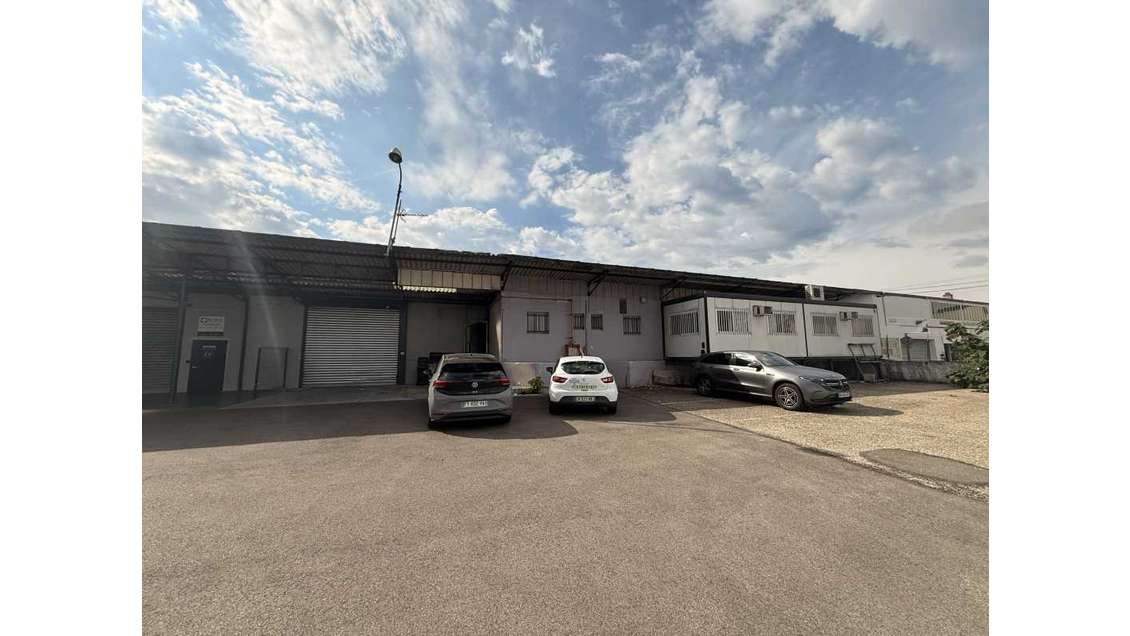 propose à la location, un local d'activités