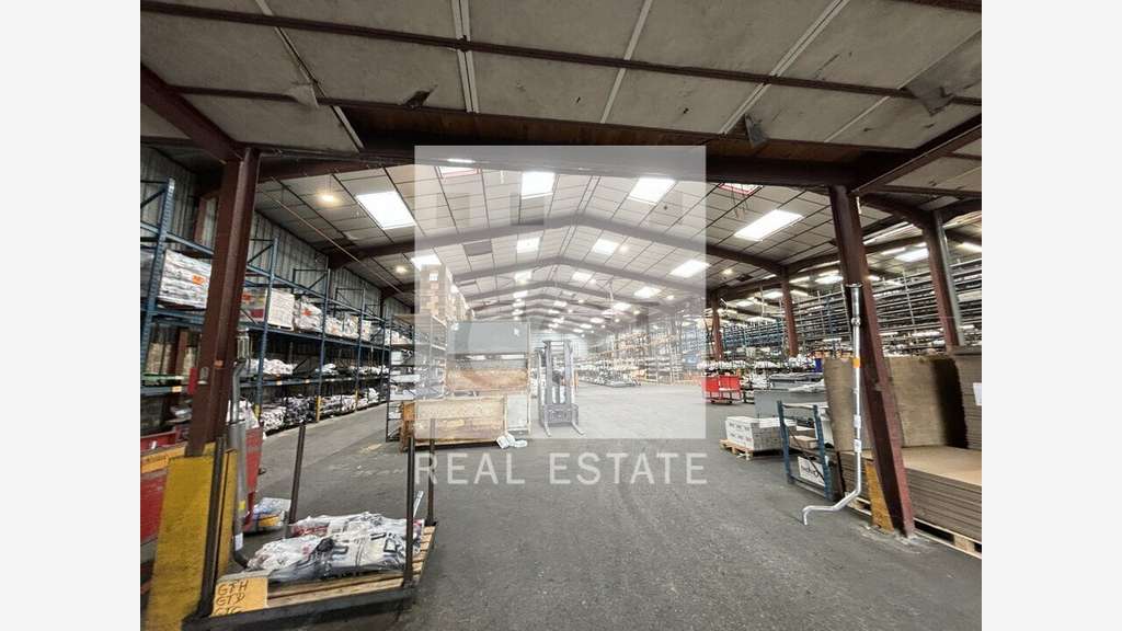 Local d'activité de 2500m² à louer à Villeurbanne
