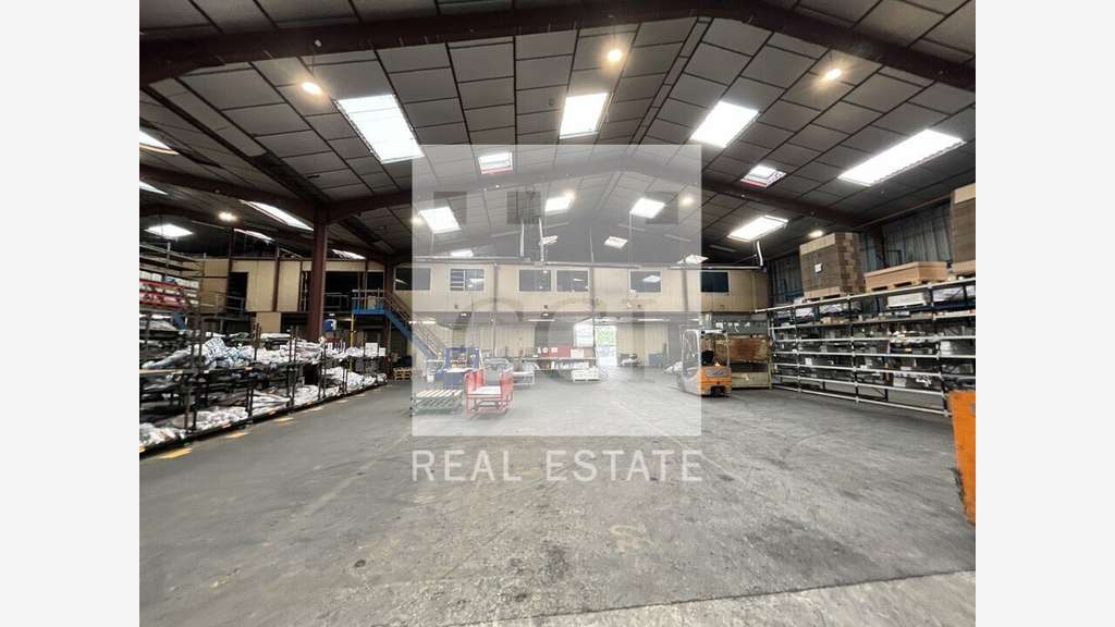 Local d'activité de 2500m² à louer à Villeurbanne