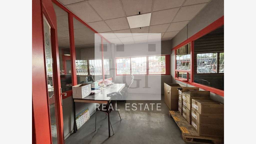 Local d'activité de 2500m² à louer à Villeurbanne