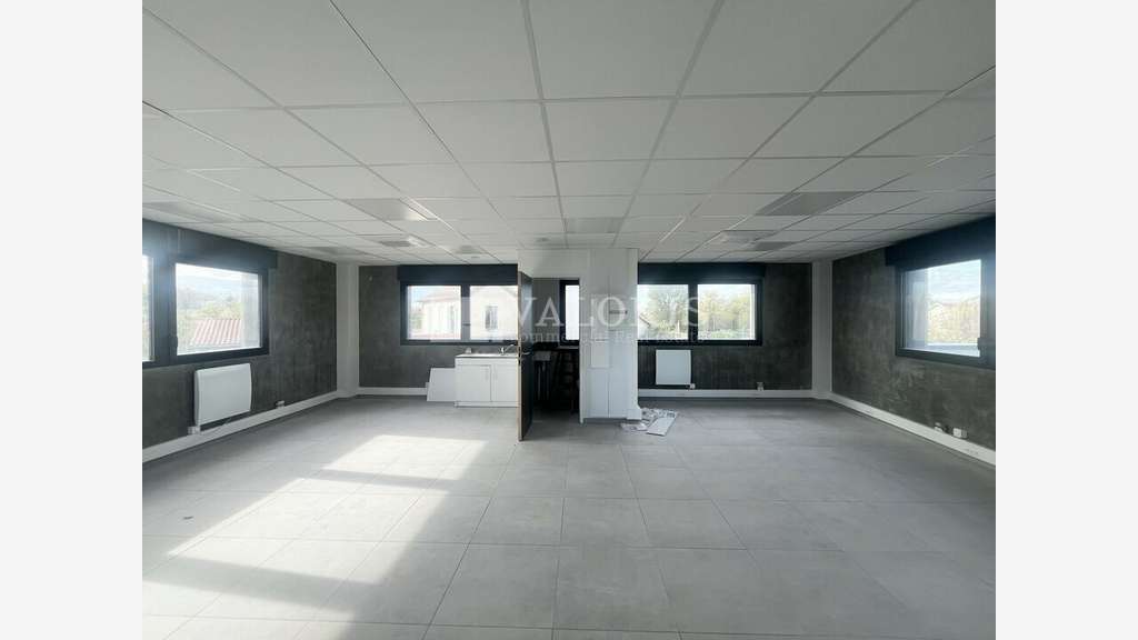 Local atelier 145m² à louer Villeurbanne 
