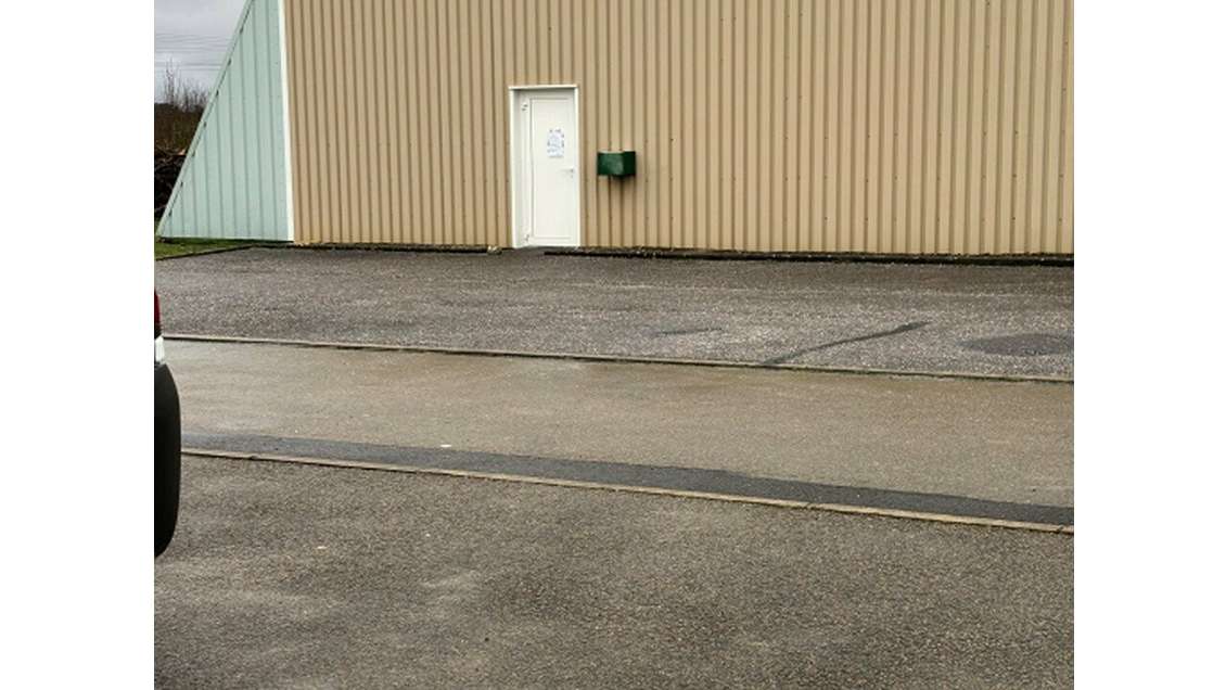 A louer local d'activité 500m² Villiers-en-Lieu