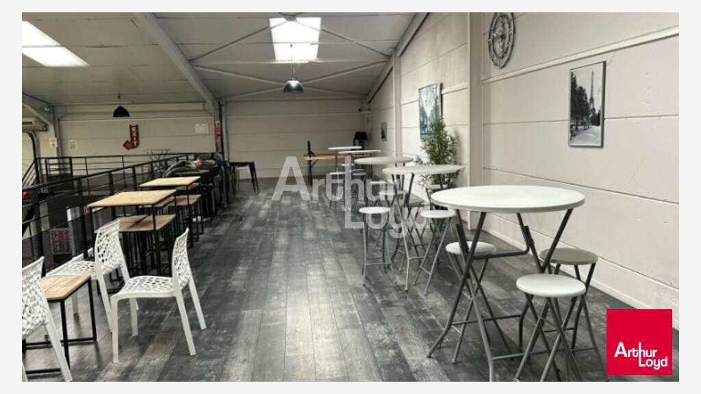 Local 1000m² sur 2603m² clos à louer à Vineuil 