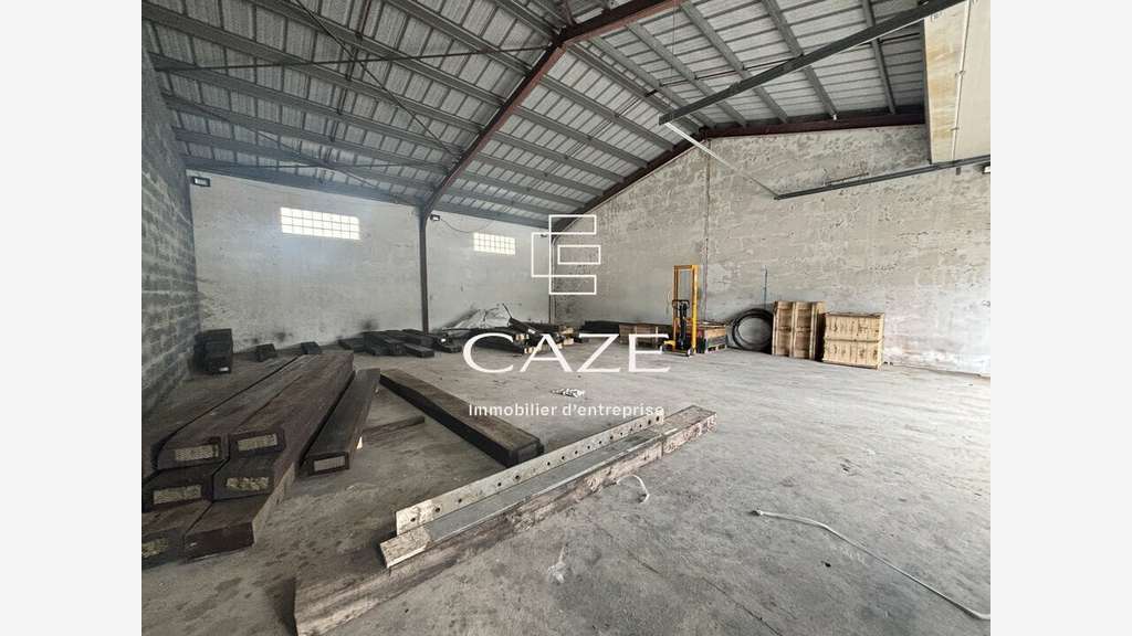 A louer local  260 m² divisible proche A10 Virsac