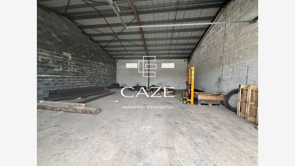 A louer local  260 m² divisible proche A10 Virsac