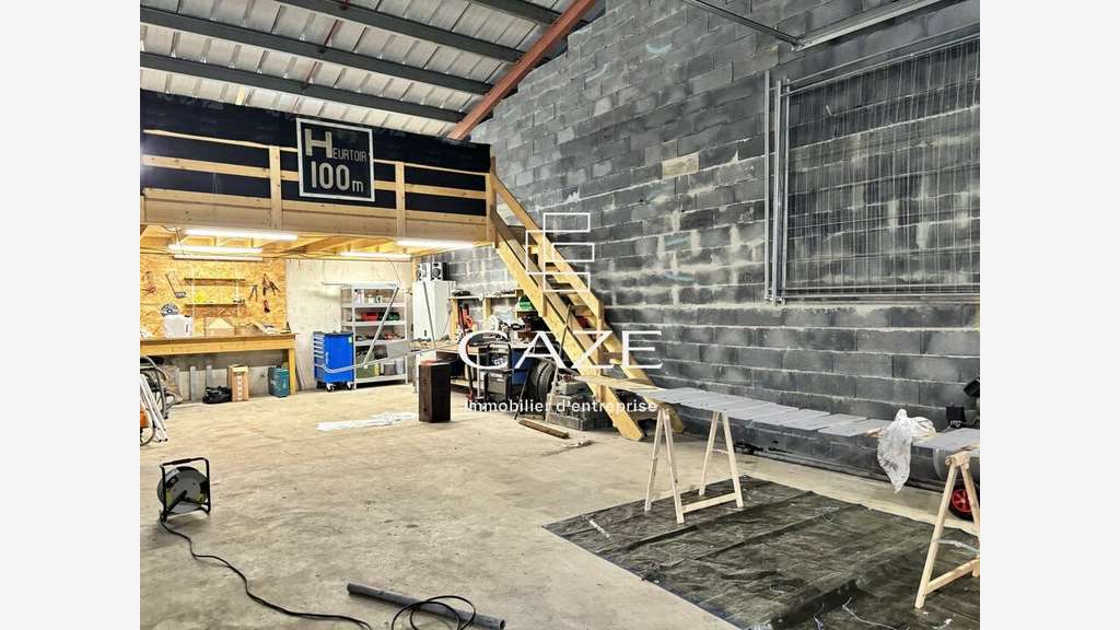 A louer local  260 m² divisible proche A10 Virsac