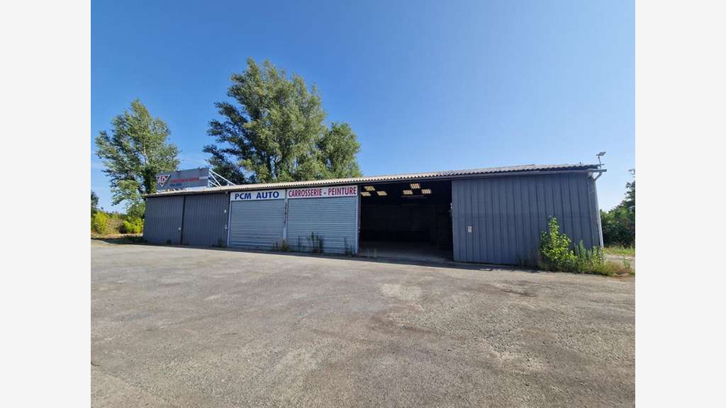 Loue entrepôt local professionnel 405m² à Virsac