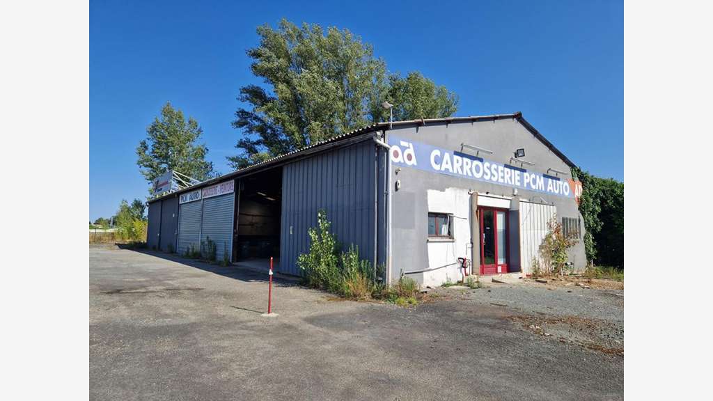 Loue entrepôt local professionnel 405m² à Virsac
