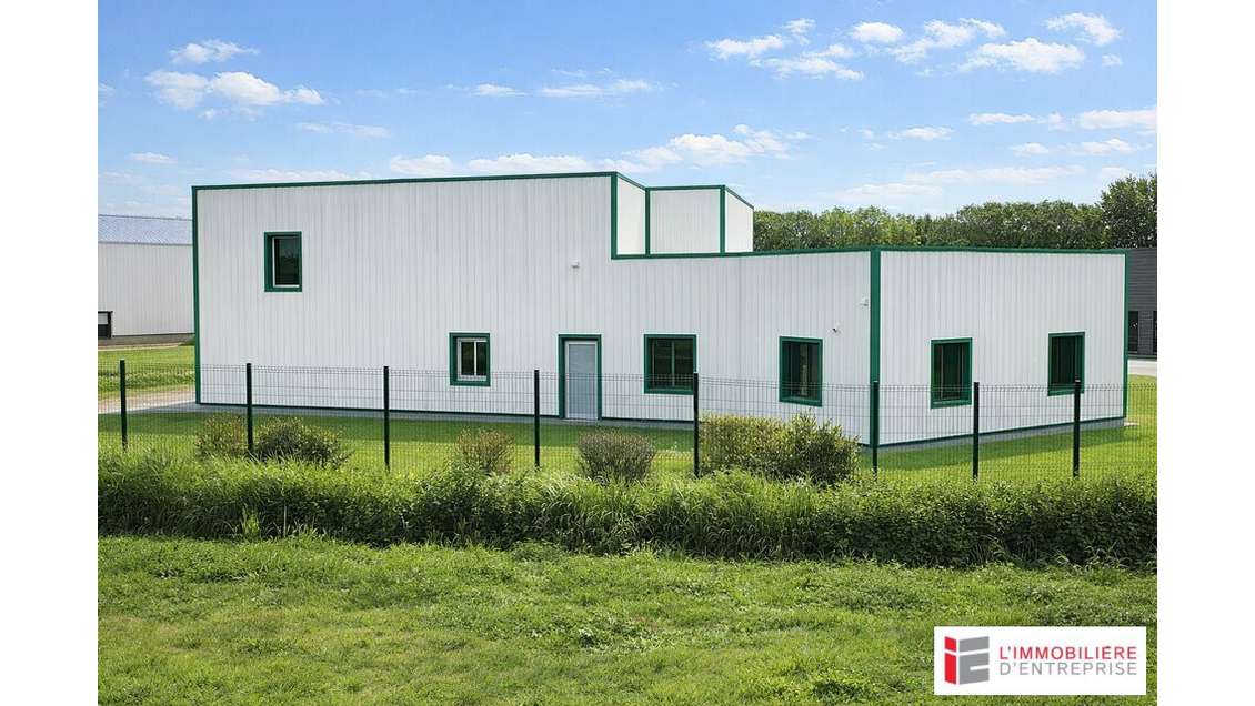 Location local d'activité 250m² à Étrelles