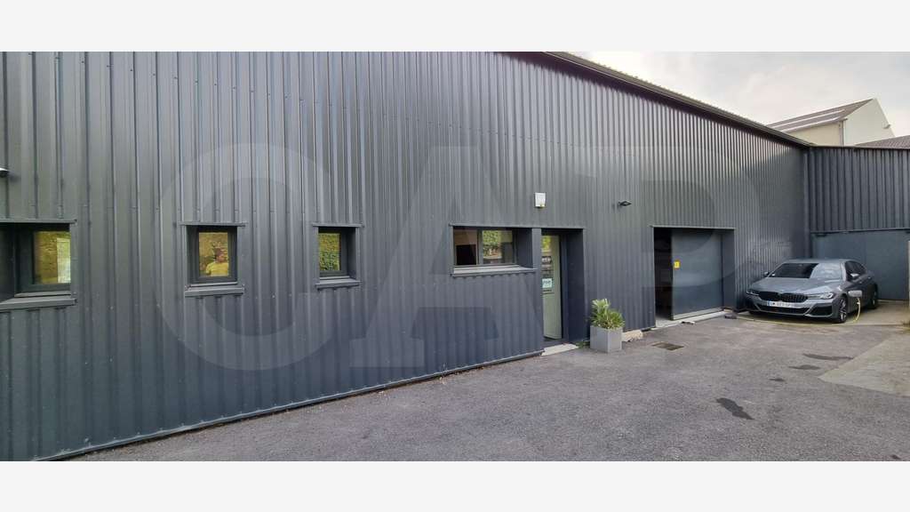 A louer local d’activité 261m² axe principal Vitré