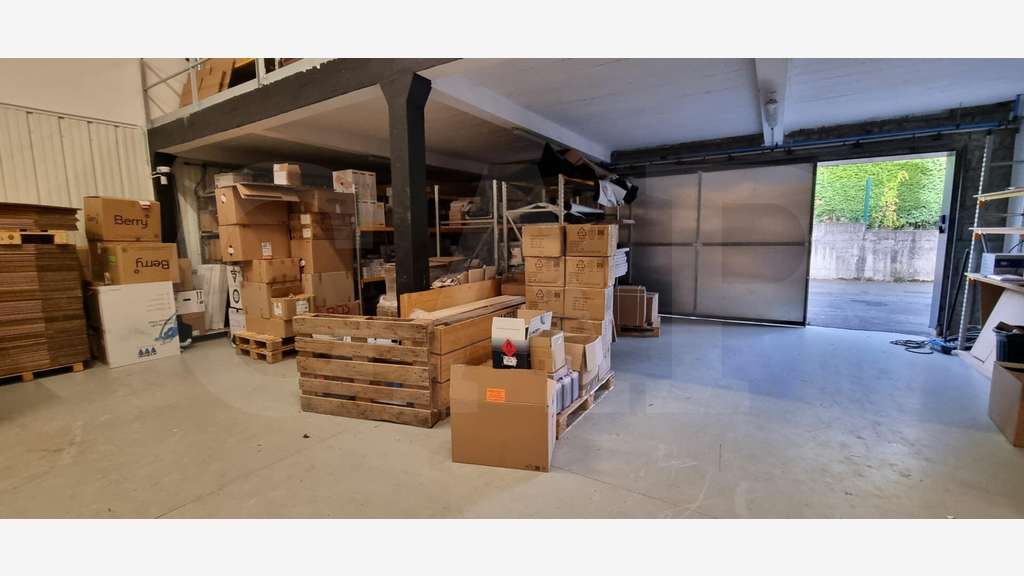 A louer local d’activité 261m² axe principal Vitré