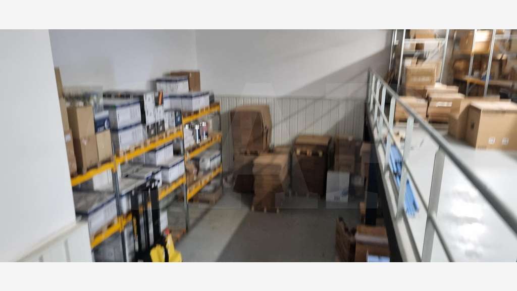 A louer local d’activité 261m² axe principal Vitré