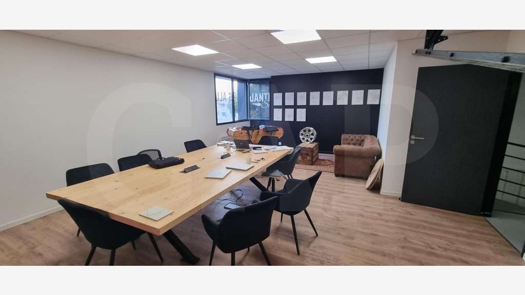 A louer local d’activité 261m² axe principal Vitré