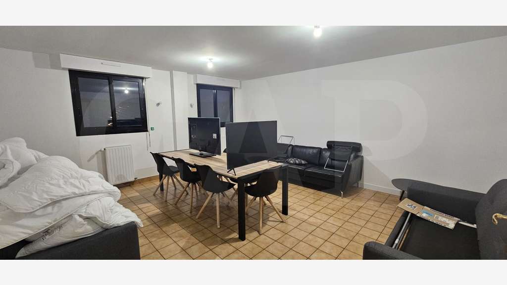 A louer local d'activités bureaux de 690m² à Vitré