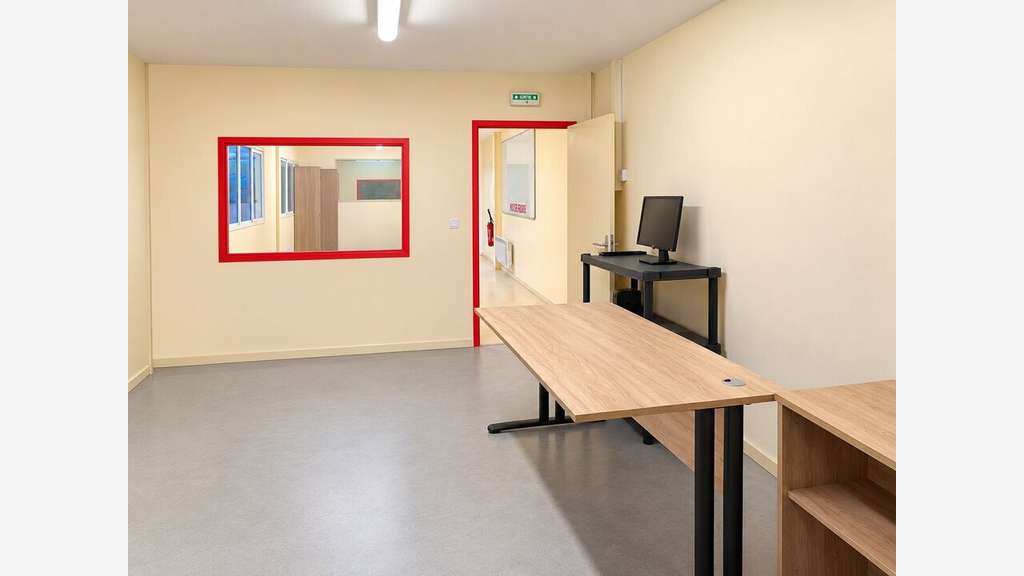 A louer cellule d'activité de 500m² en za à Vitré