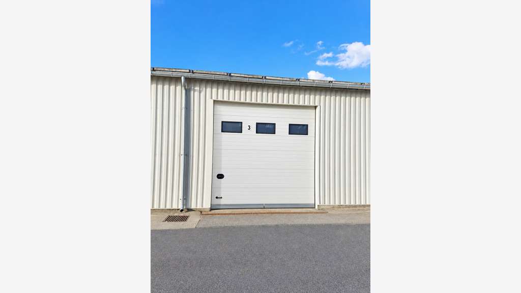 Location cellule de stockage 200m² en ZA à Vitré