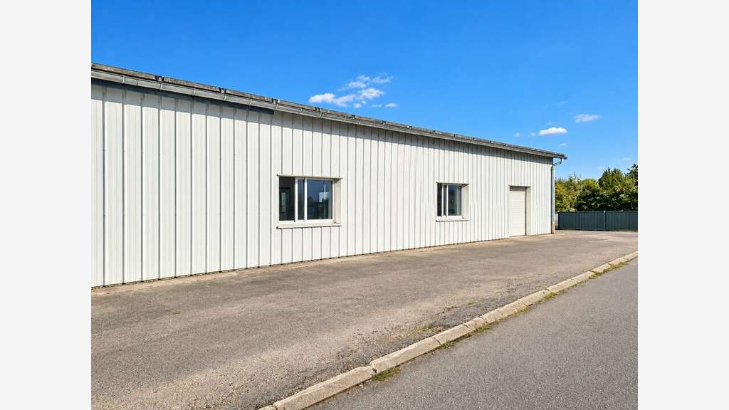 Location cellule d'activité de 215m² en ZA à Vitré