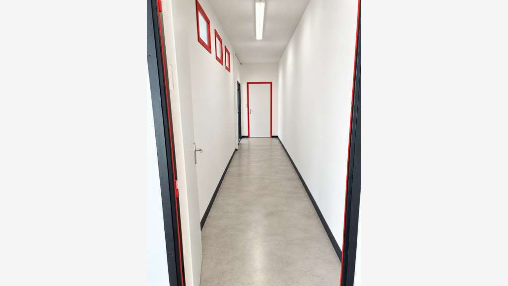 Location cellule d'activité de 215m² en ZA à Vitré
