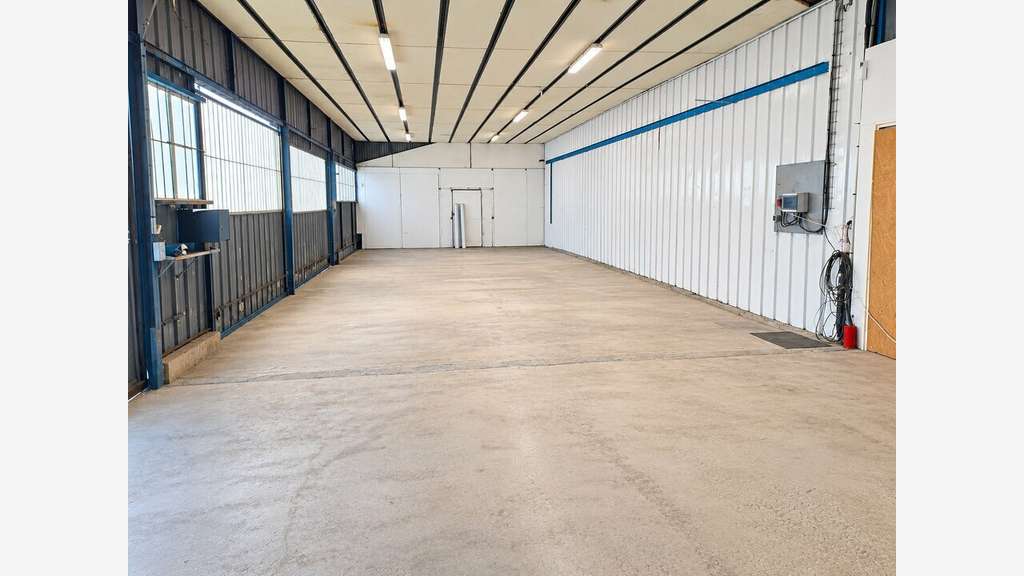 Location cellule d'activité de 215m² en ZA à Vitré