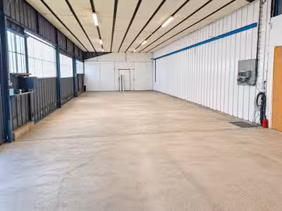 Location cellule d'activité de 215m² en ZA à Vitré