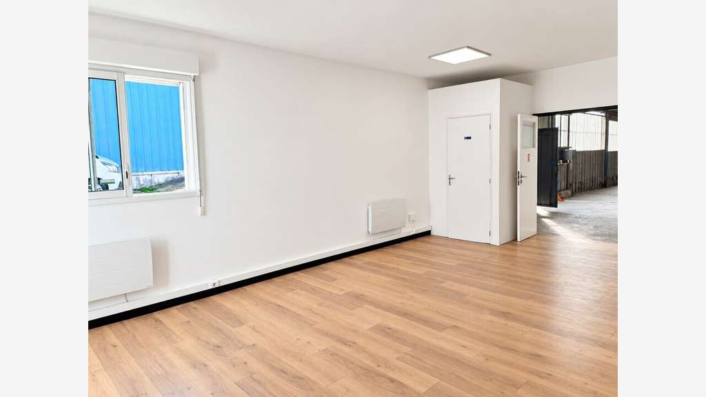 Location cellule d'activité de 215m² en ZA à Vitré