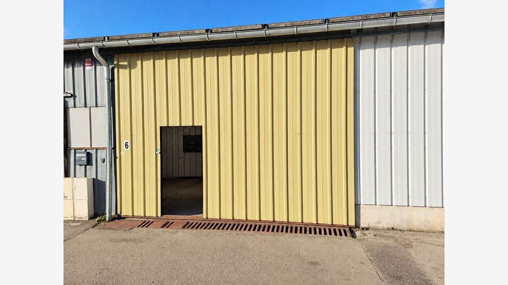 Location cellule d'activité de 215m² en ZA à Vitré
