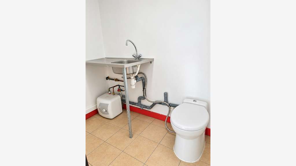 Location cellule d'activité de 215m² en ZA à Vitré