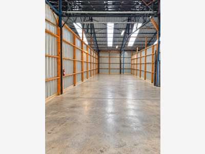 LOCATION  CELLULE DE STOCKAGE  280 M²  VITRÉ