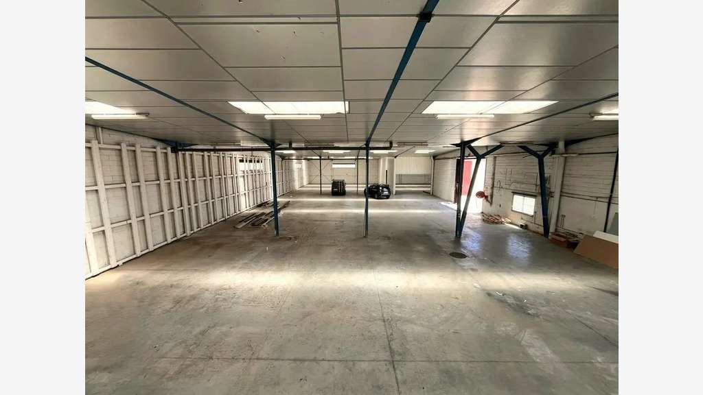A louer local d'activités 1366m² à Vitrolles