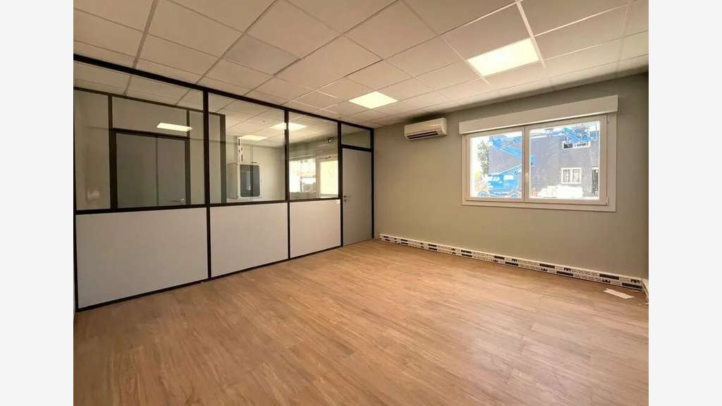 A louer local d'activités 1366m² à Vitrolles