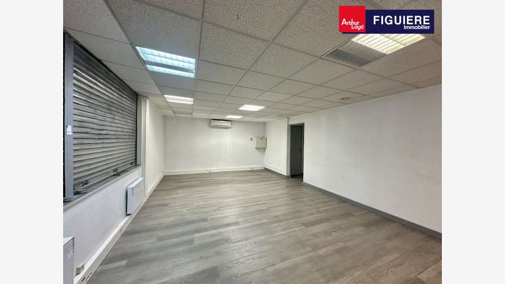 Local 390m² à louer à Vitrolles ZI des Estroublans