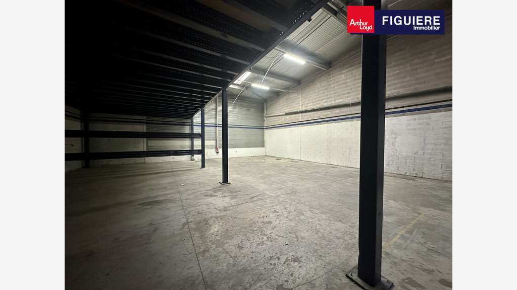 Local 390m² à louer à Vitrolles ZI des Estroublans