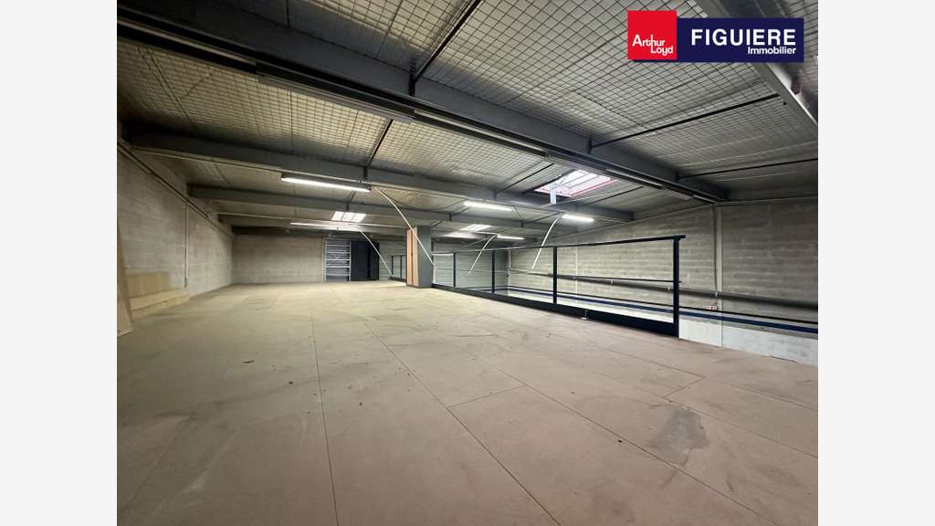 Local 390m² à louer à Vitrolles ZI des Estroublans