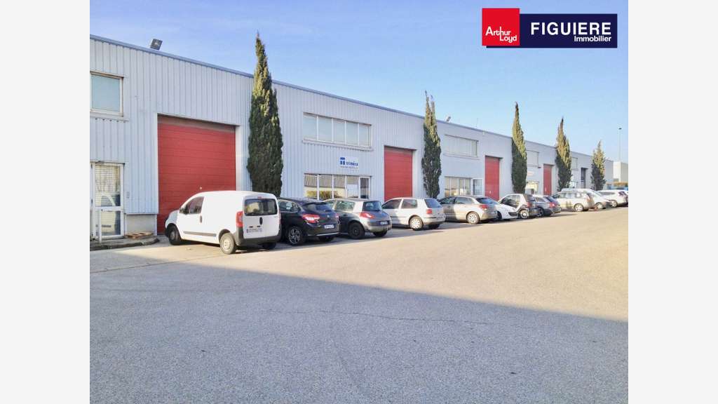 Local 390m² à louer à Vitrolles ZI des Estroublans