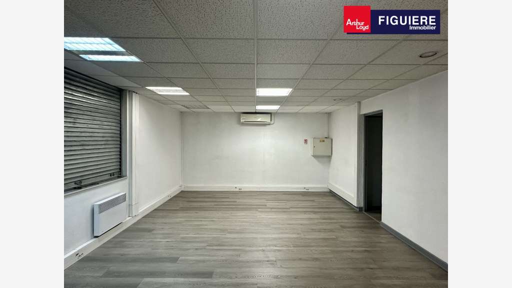 Local 390m² à louer à Vitrolles ZI des Estroublans