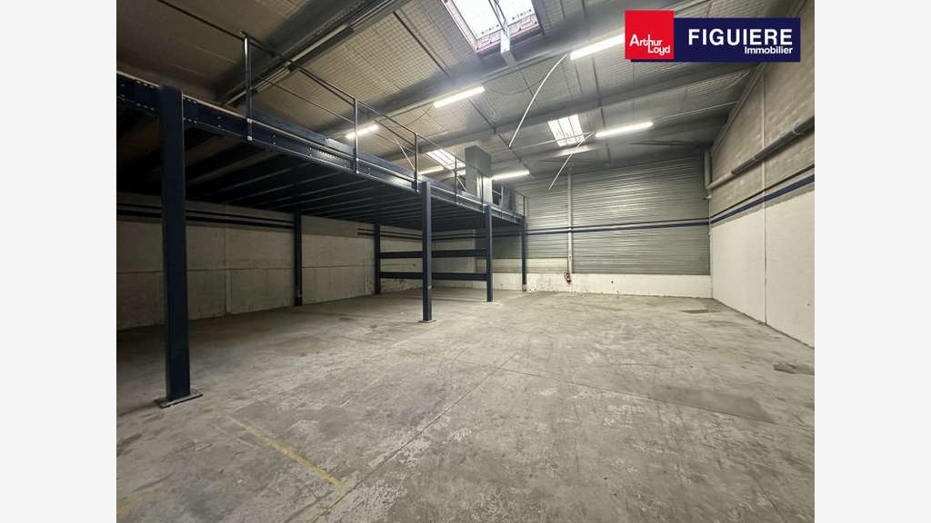 Local 390m² à louer à Vitrolles ZI des Estroublans