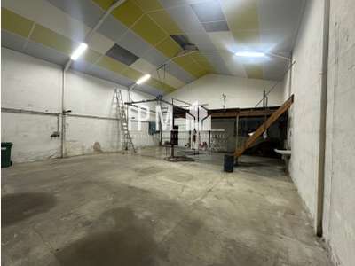 Local d'activité 140m² avec terrain à Vitrolles