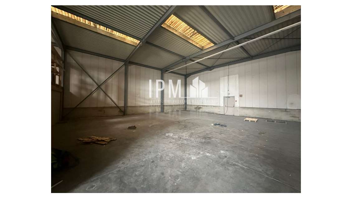 A louer local 280m² ZI des Estroublans à Vitrolles
