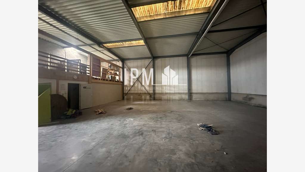 A louer local 280m² ZI des Estroublans à Vitrolles