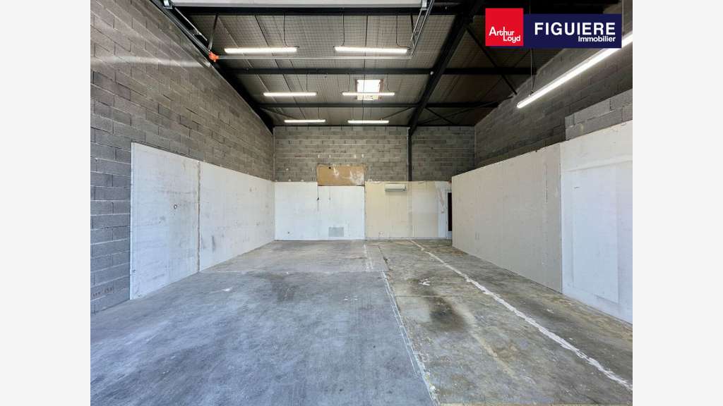 Local d'activités 86m² à louer ZI des Estroublans