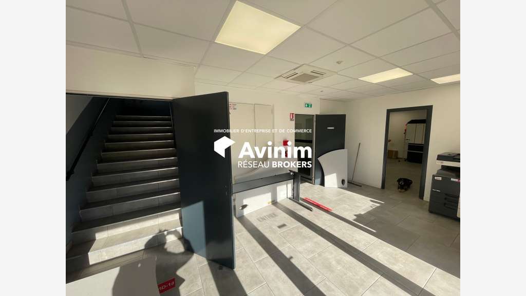 Locaux d’activités 360m² à louer ZA Vitrolles