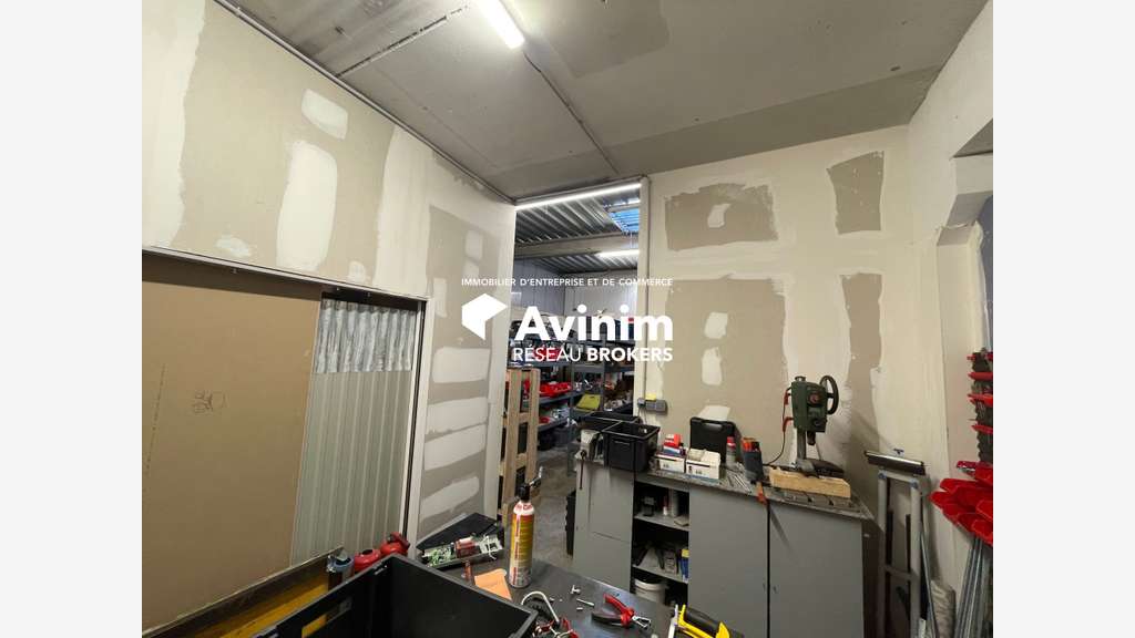 Locaux d’activités 360m² à louer ZA Vitrolles